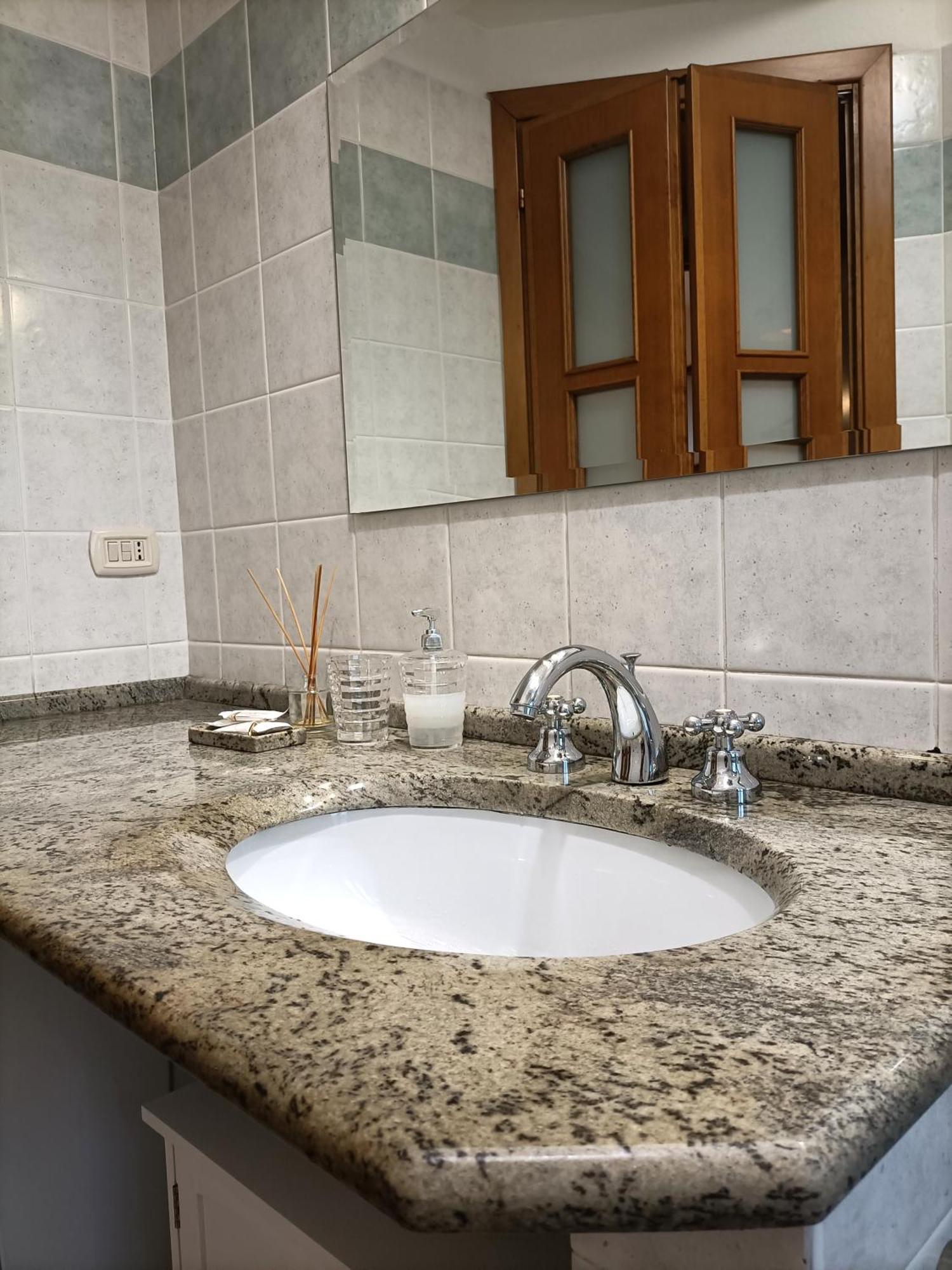 Bright Port View Apartment- Free Parking Cagliari Buitenkant foto