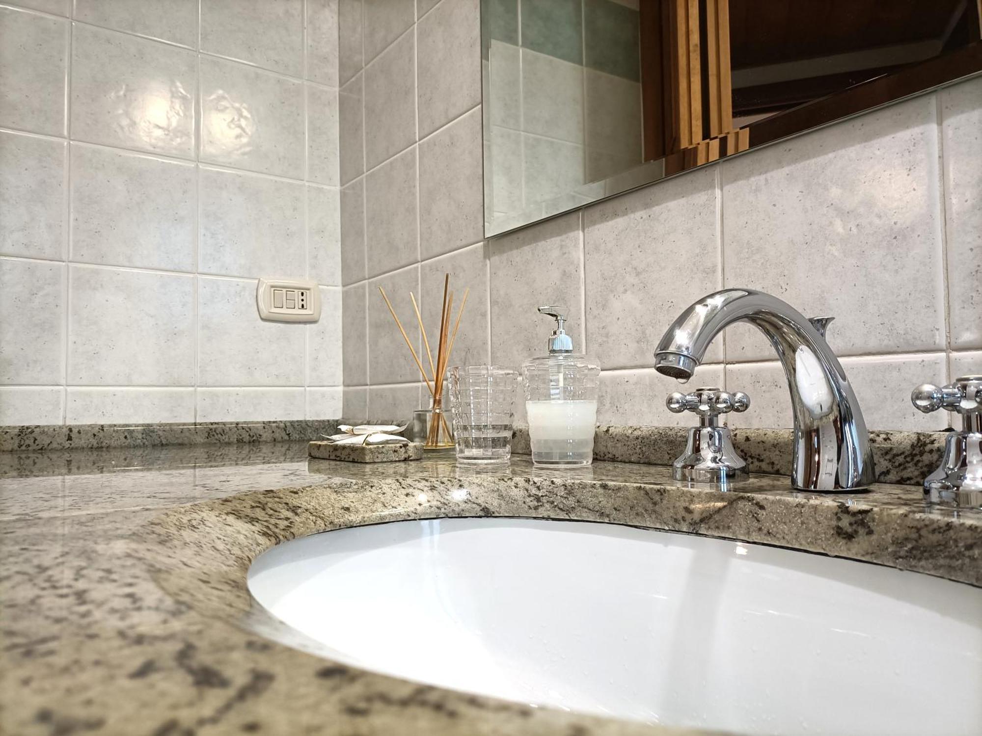 Bright Port View Apartment- Free Parking Cagliari Buitenkant foto