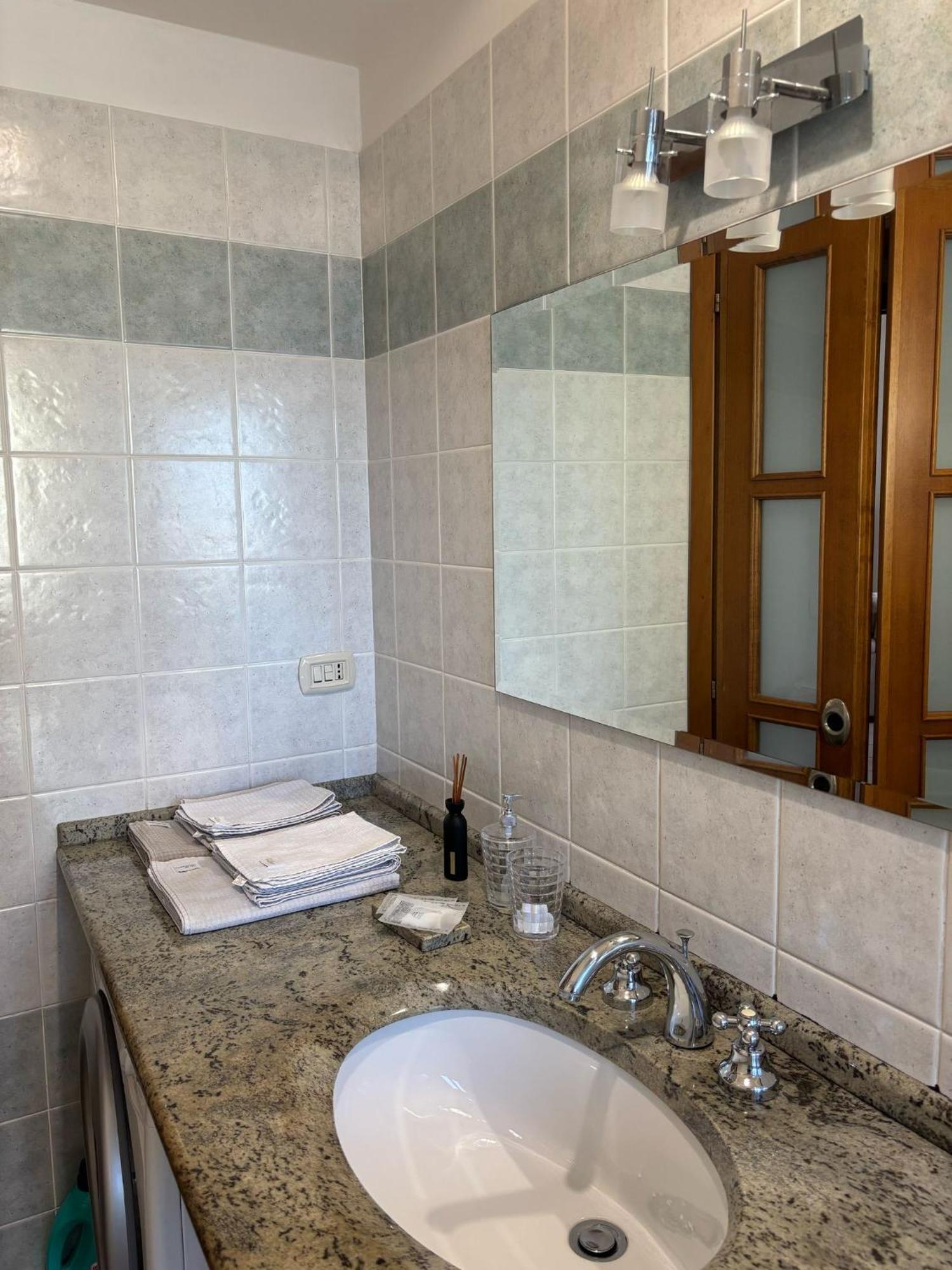 Bright Port View Apartment- Free Parking Cagliari Buitenkant foto